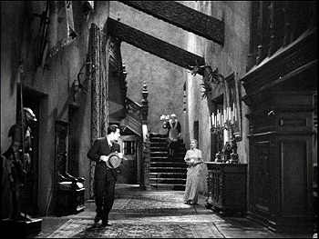 『フランケンシュタイン』 1931、約12分：館、1階廊下