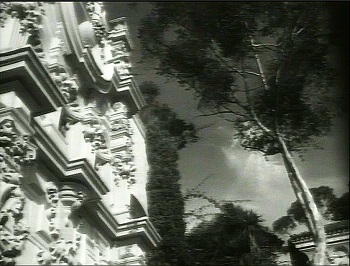 『市民ケーン』 1941、約4分：装飾的な一角