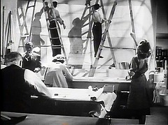 『キャット・ピープル』 1942　約9分：造船会社の事務室＋図面を貼りつけた壁