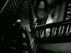 『不死の怪物』 1942　約57分：広間の階段、上から