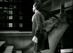 『黒い城』 1952　約25分：地下、牢獄前の階段