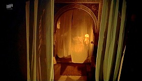 『シンバッド七回目の航海』 1958　約25分：アルハンブラ　窓越しの階下に姫の寝室