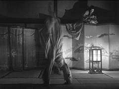 『怪猫岡﨑騒動』 1954　約1時間0分：屏風の上にのる猫化けと〈猫じゃらし〉