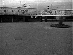 『恐怖の足跡』 1962　約1時間17分：遊園地址の入口附近