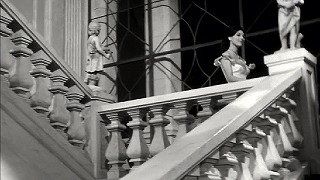 La strage dei vampiri　1962　約6分；広い窓のある階段踊り場