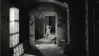 La strage dei vampiri　1962　約1時間1分；地下(?)の通路