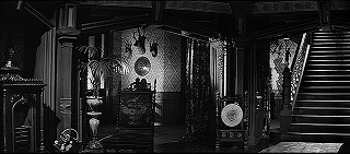 『たたり』 1963　約19分：玄関広間左手と主階段