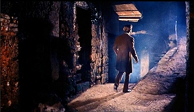 『呪いの館』 1966　約22分：路地、右に斜面
