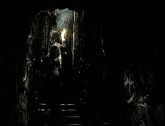『闇のバイブル 聖少女の詩』 1970　約18分：救貧院、地下への階段