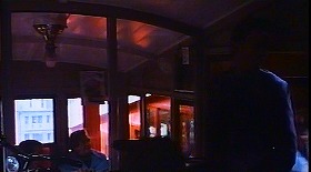 『デ　ジャ　ヴュ』 1987　約3分：上りのケ－ブル・カー　窓の向こうに下りの便