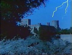 『狼男とサムライ』 1983　約1分：メッセブルクの城＋稲妻