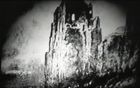 『ナディア』 1994　約18分：『恐怖城』(1932)からの城
