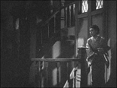 『虹男』 1949　約28分：二階、脇階段より(?)、奥に右上への階段