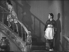 『虹男』 1949　約38分：主階段、親柱上に装飾