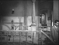 『虹男』 1949　約1時間18分：二階、階段ホール吹抜
