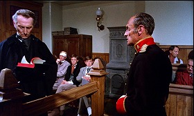 『フランケンシュタイン　死美人の復讐』 1967　約42分：法廷、中央奥にカッヘルオーフェン