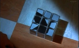 『ヘルレイザー２』 1988　約34分：ティファニーが解いたパズル