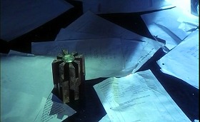 『ヘルレイザー２』 1988　約54分：チャナード院長宅の書斎、変形した《ルマルシャンの箱》