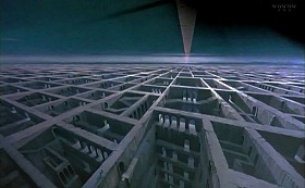 『ヘルレイザー２』 1988　約1時間3分：異界の迷宮の上空にレヴィアタン