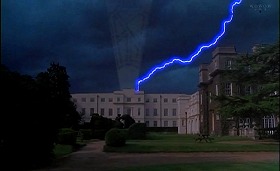 『ヘルレイザー２』 1988　約1時間23分：精神科病院、空に雷とうっすらとレヴィアタン