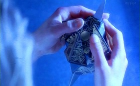 『ヘルレイザー２』 1988　約1時間29分：レヴィアタン状に変形した《ルマルシャンの箱》を元に戻そうとする
