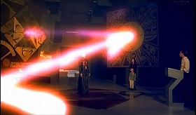 『ヘルレイザー４』 1992　約1時間1分：1996年、《ルマルシャンの箱》風装飾のあるホールでの光線による回路形成の試み