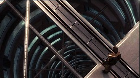 『スカイキャプテン　ワールド・オブ・トゥモロー』 2004　約1時間30分：ロケット内のシャフト