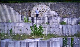 『すべて、至るところにある』 2024　約55分：ジェイ　モスタル・パルチザン記念墓地