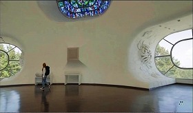 『すべて、至るところにある』 2024　約1時間24分：エヴァ　北マケドニアのクルシェヴォにある、イリンデン記念碑ないしマケドニウム